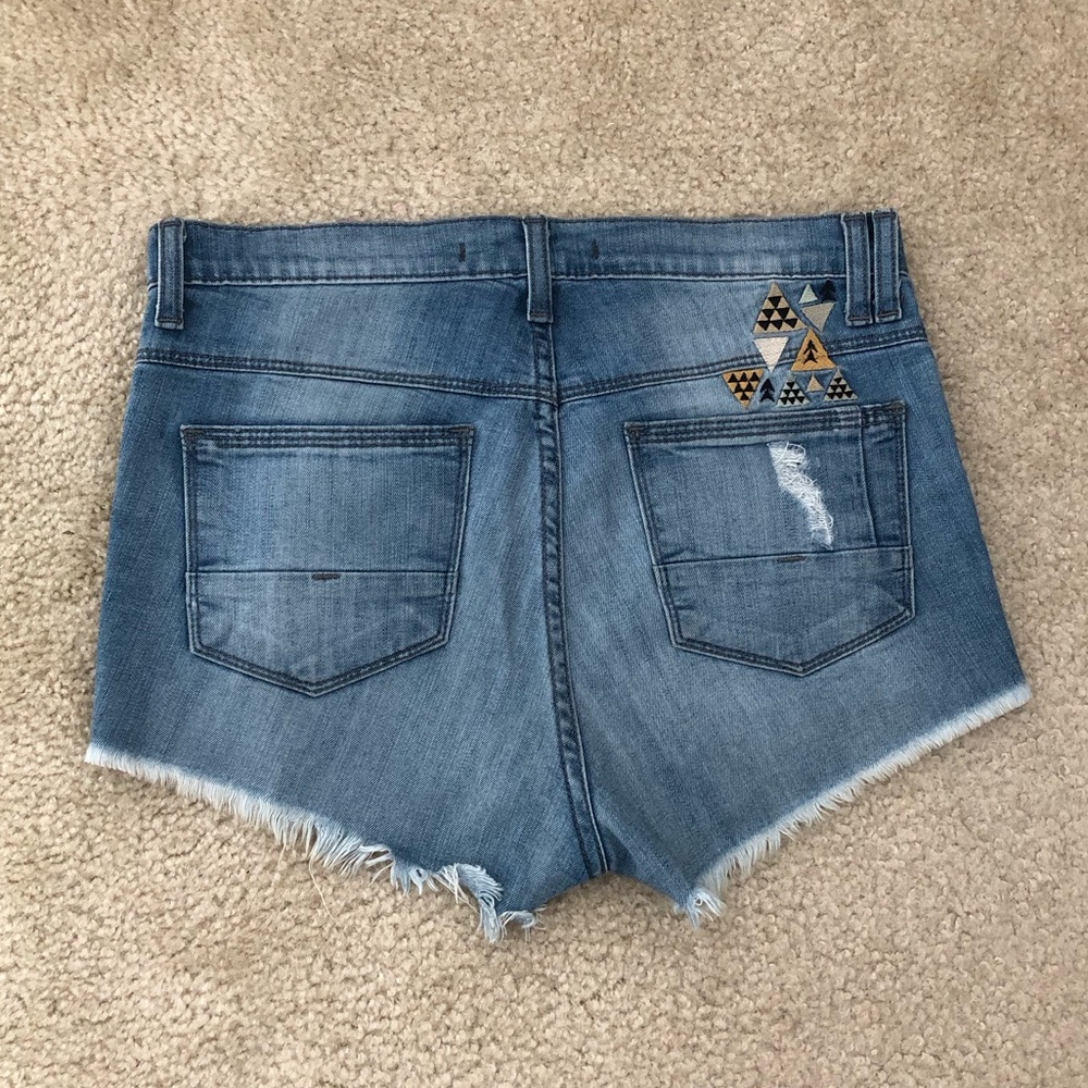 Flying Monkey High Rise Embroidered Raw Hem Denim Shorts. NWOT! Sz 25 - Picture 8 of 11
